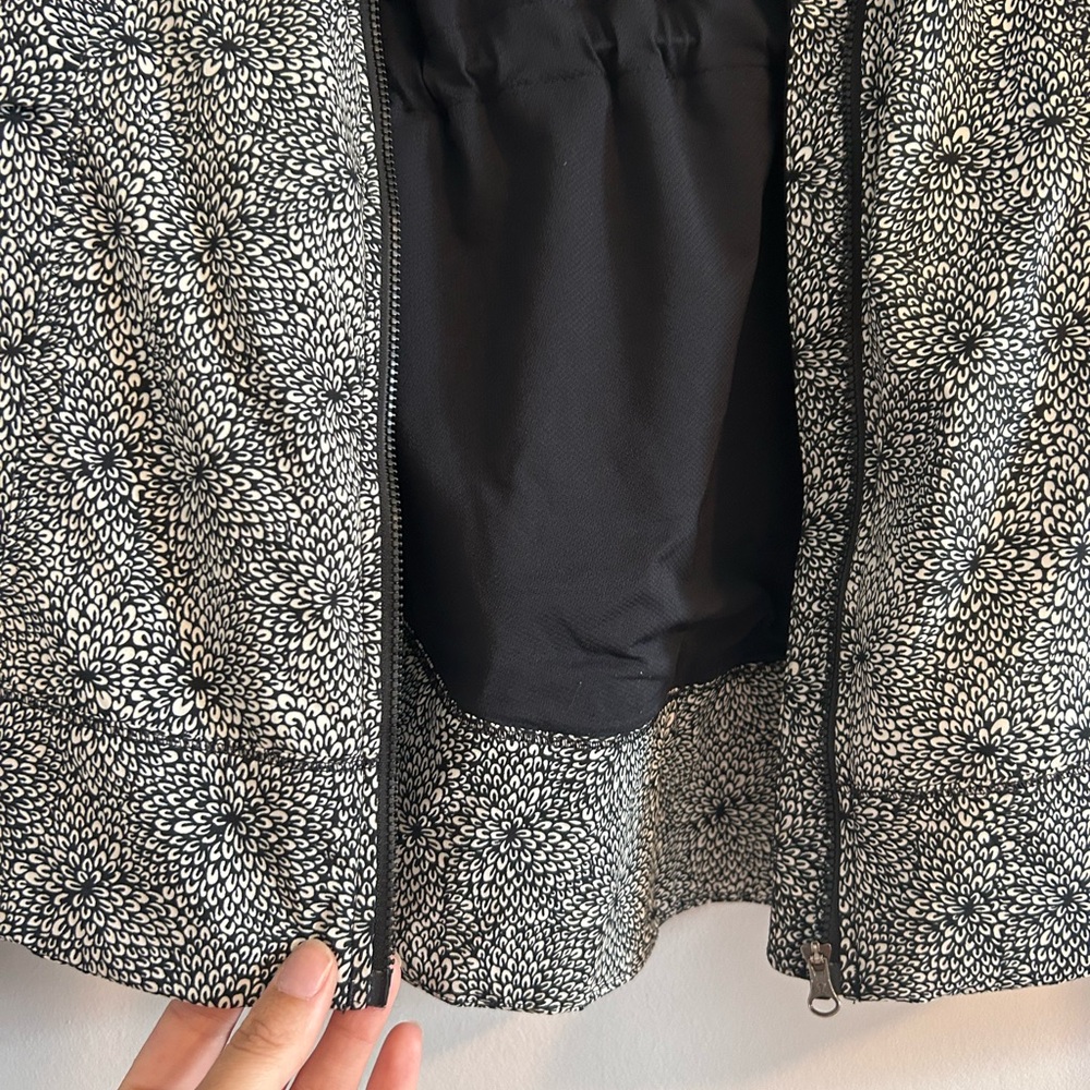 Lululemon Black and White Patterned Wind Breaker lined Jacket - Picture 3 of 10